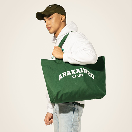 The Canvas Tote Bag in Modern Fashion: From Utility Item to Lifestyle Statement